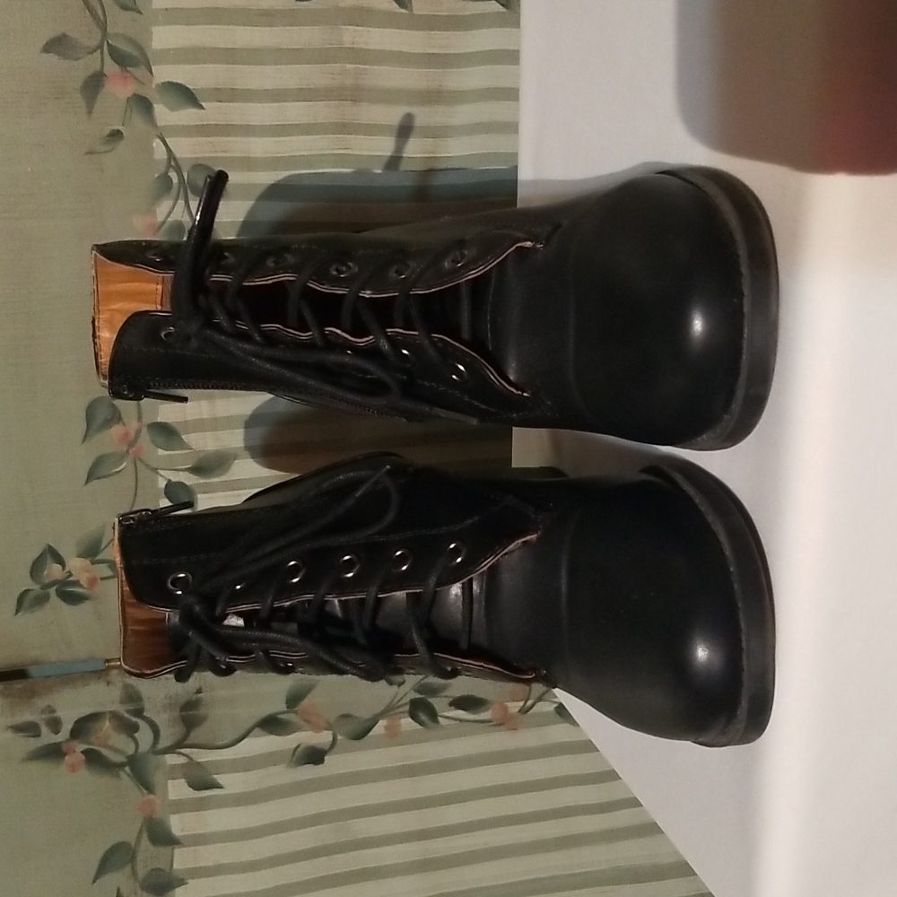 Women's EUC Tie Up Ankle Boots size 8